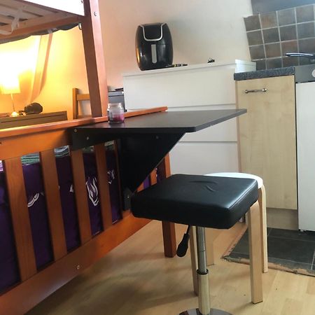 Peaceful Studio-Flat With Driveway In Golders Green Apartamento Londres Exterior foto